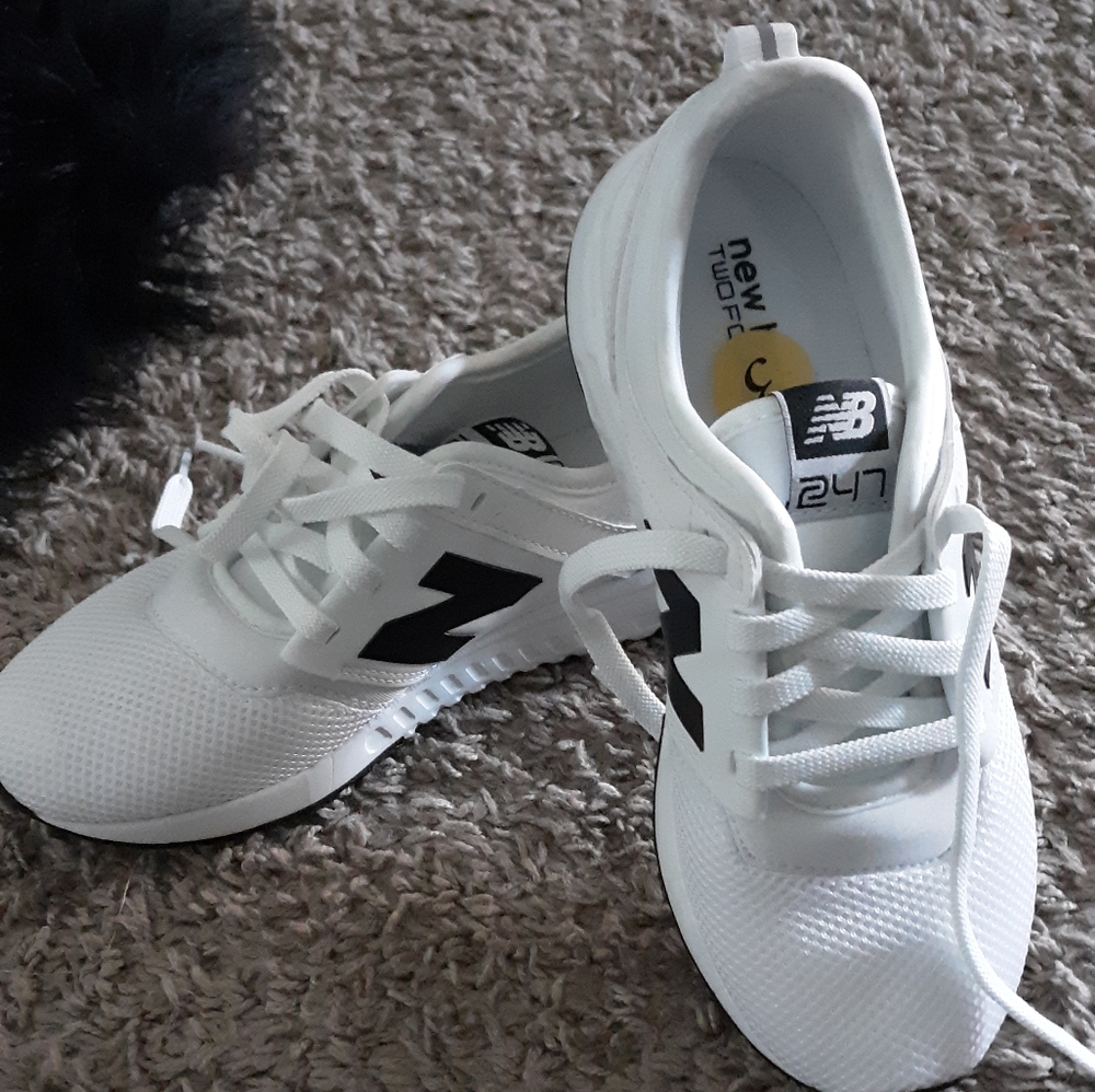 New size 3 kids New Balance Athletic shoes